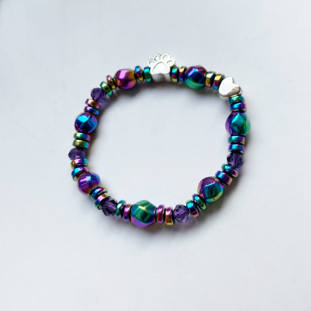 Magnetic bracelet with paw-shaped charm