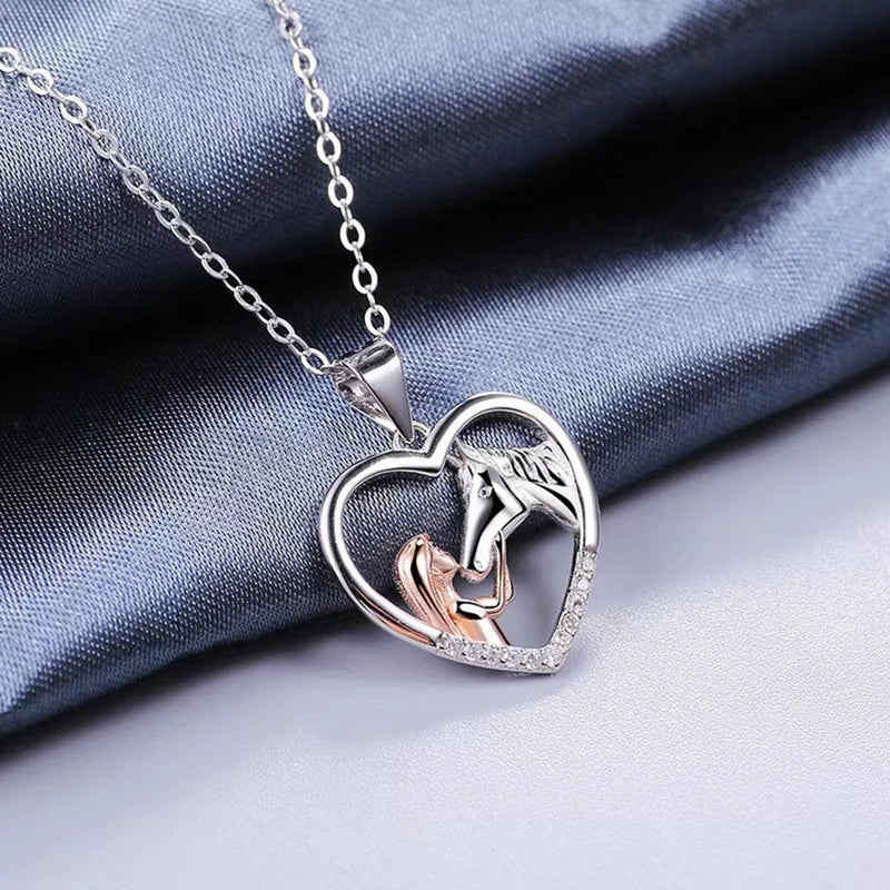 Beautiful necklace with heart and horse-shaped zirconia