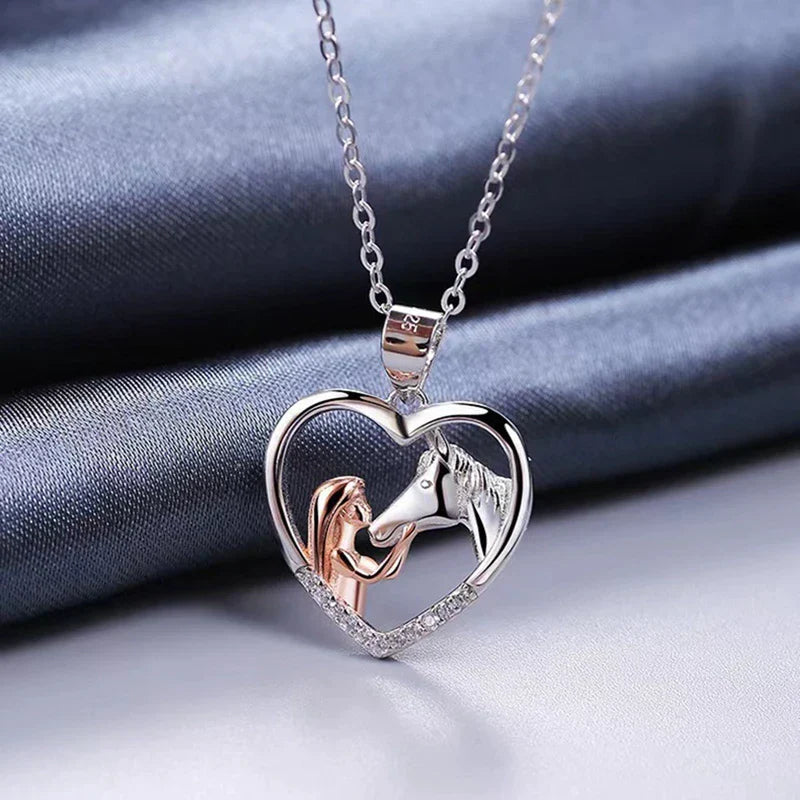Beautiful necklace with heart and horse-shaped zirconia