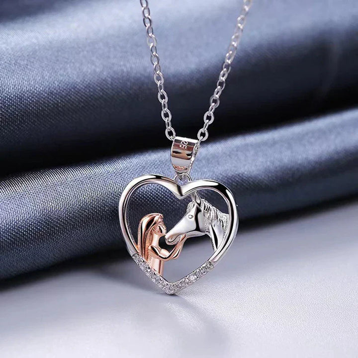 Beautiful necklace with heart and horse-shaped zirconia