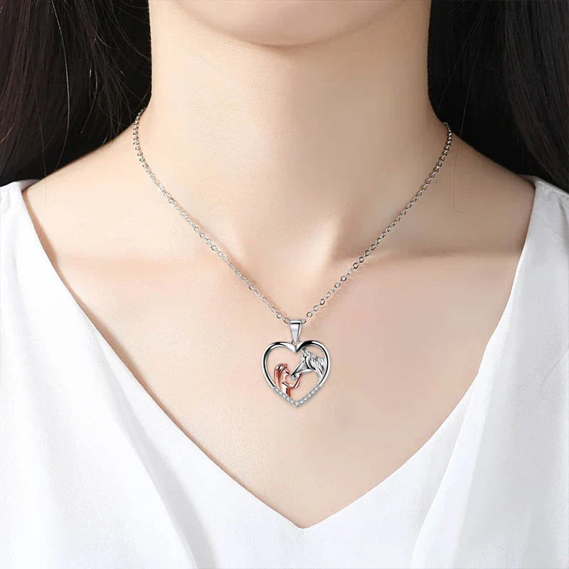 Beautiful necklace with heart and horse-shaped zirconia