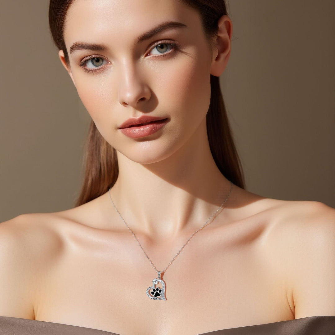 Heart-shaped dog paw print necklace with zirconia